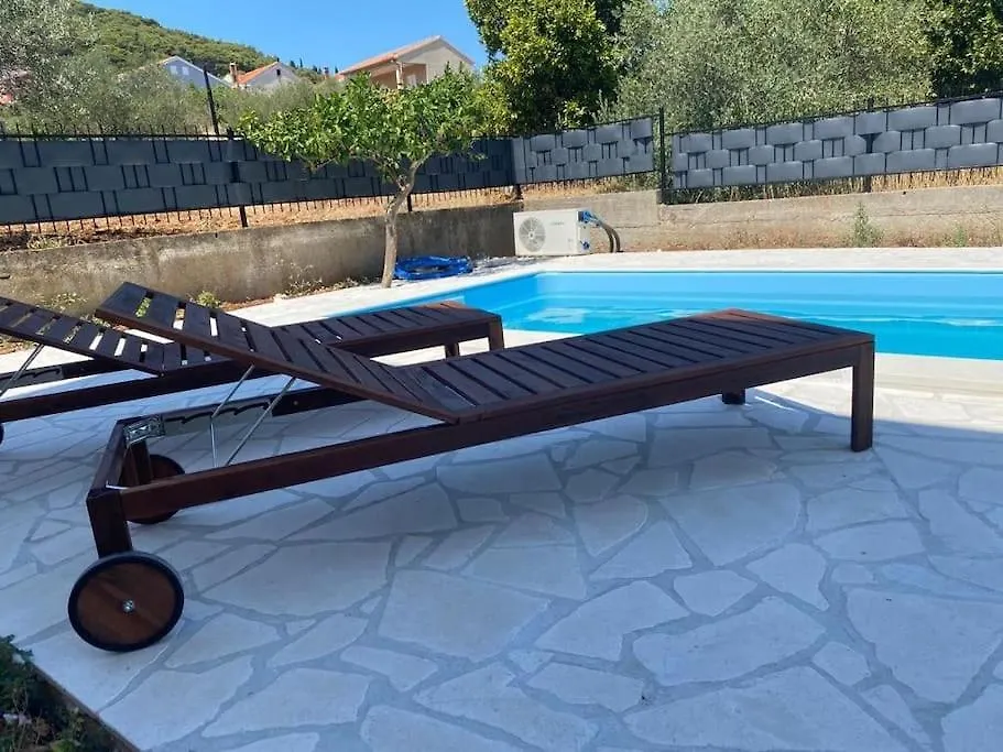 Apartment Isla With Heated Pool,Center, Near The Beach Preko 0*,