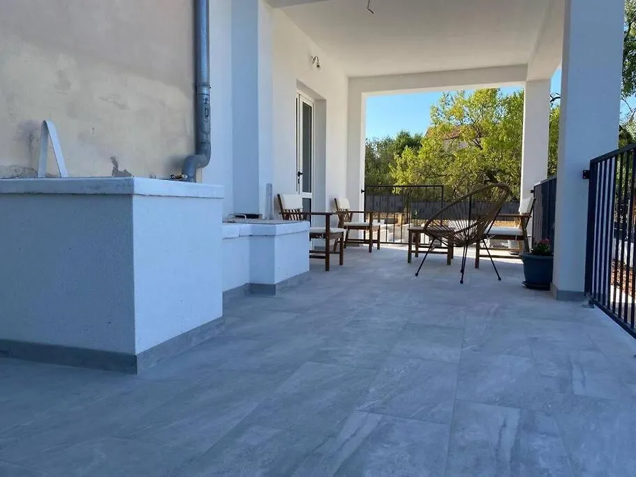 Apartment Isla With Heated Pool,Center, Near The Beach Preko Chorwacja
